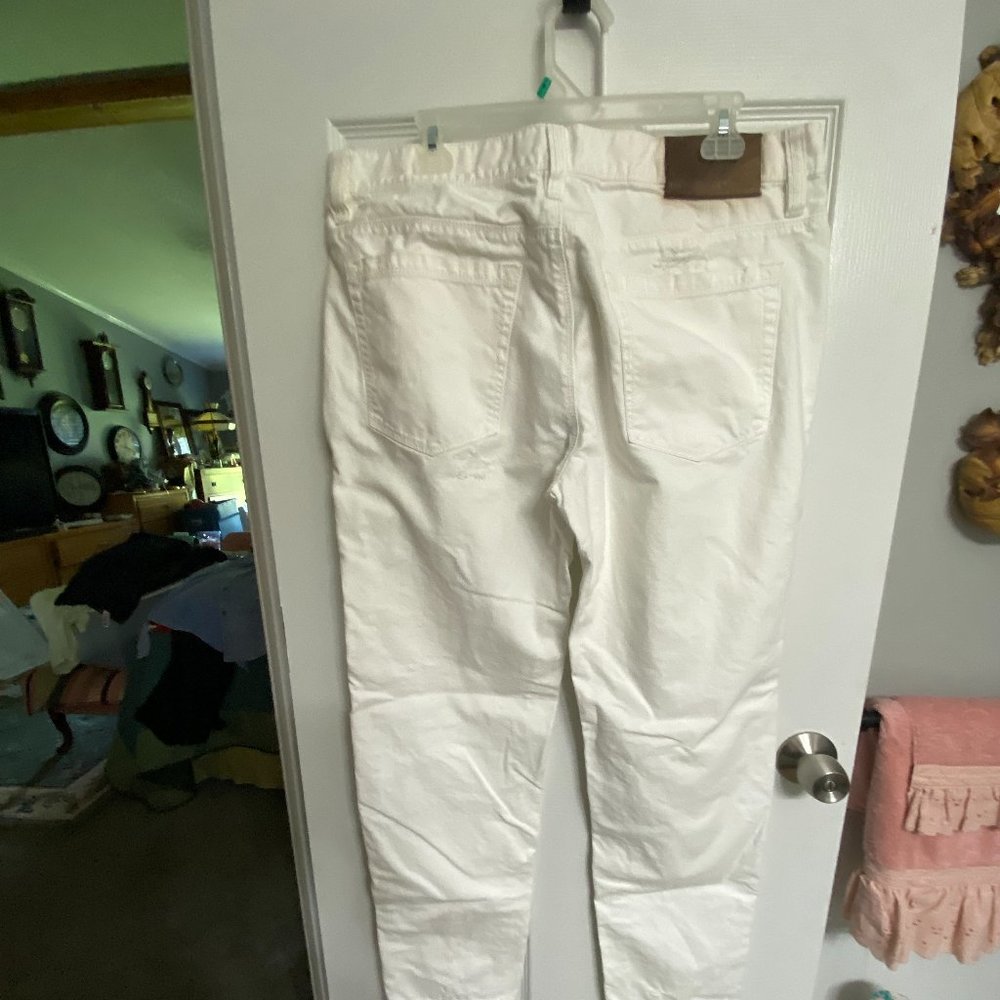 EUC~MK Mens 38X32 White denim Factory distressed Jeans - Picture 2 of 13